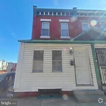 Building Photo - 1319 S May St
