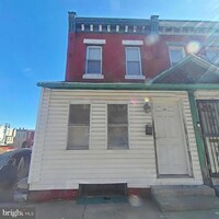 Building Photo - 1319 S May St