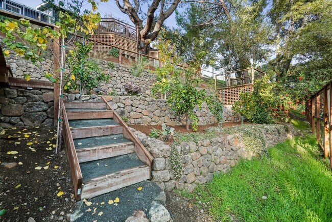 Building Photo - 3811 Farm Hill Blvd