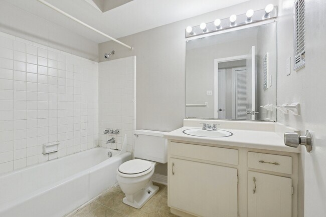 Building Photo - 4001 Georgetown Dr