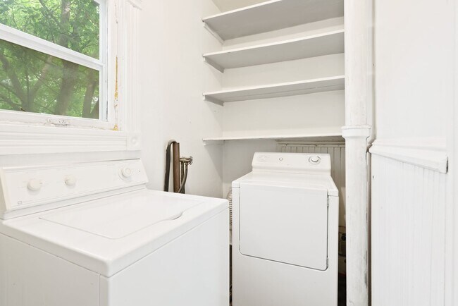 Building Photo - 1120 Washington St