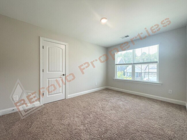 Building Photo - 321 Quarryrock Rd