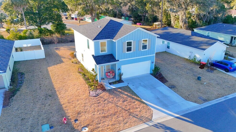 Building Photo - 3656 NE 30th Ter