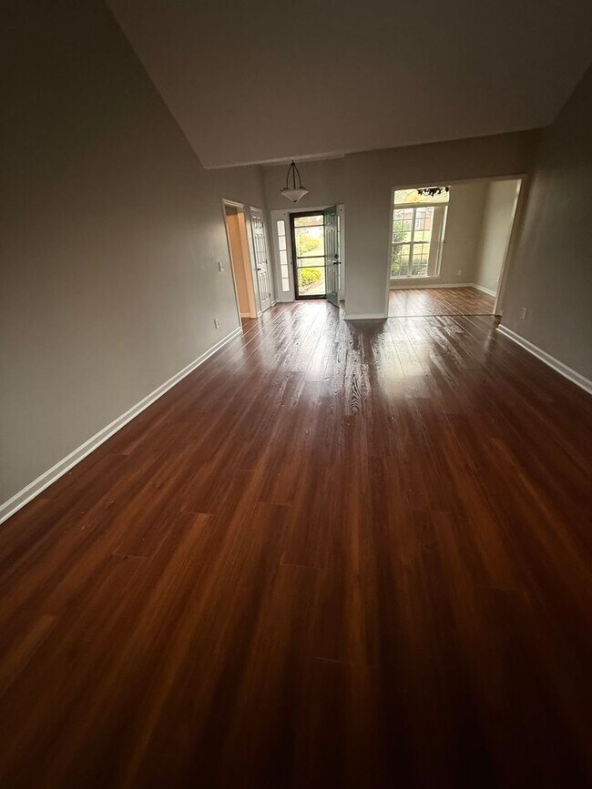 Building Photo - 1500 Cedar Hill Trail