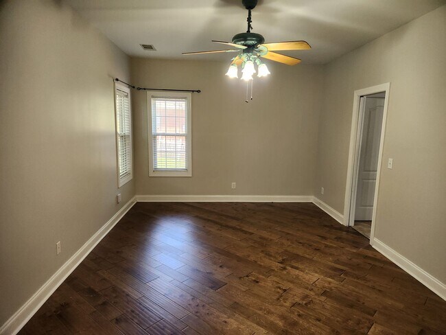 Building Photo - 205 N Hamptons Pl
