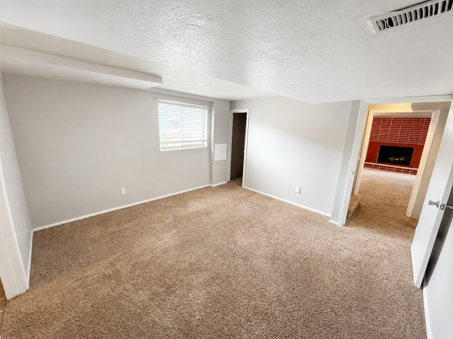 Building Photo - 223 500 S