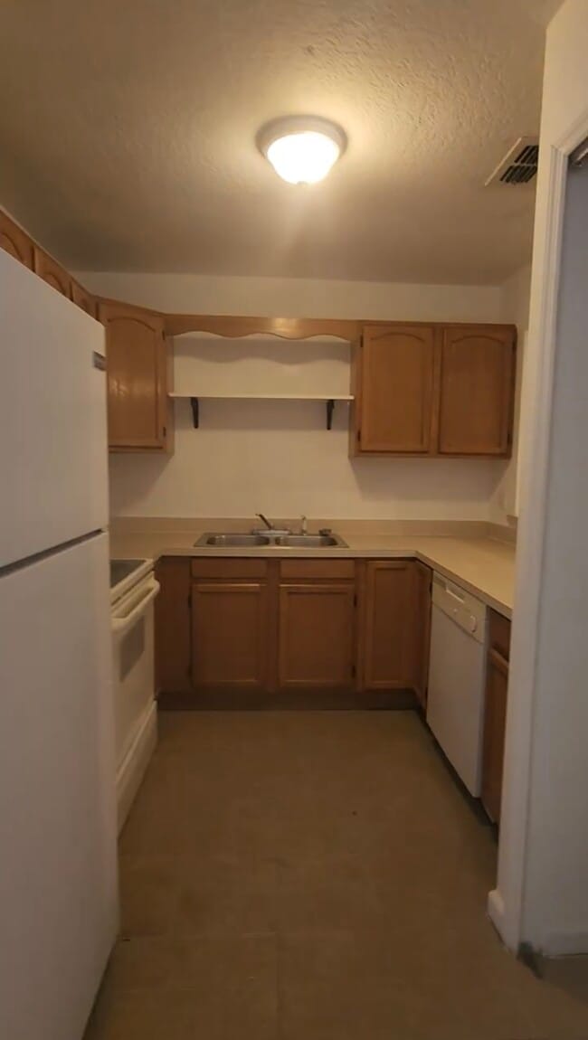 Building Photo - 818 Christian Way