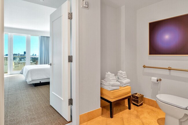 Building Photo - 4401 Collins Ave