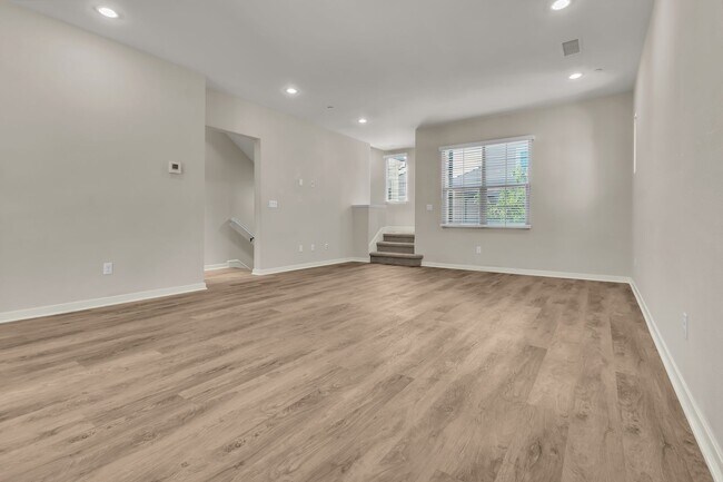 Building Photo - 71 Tallowood