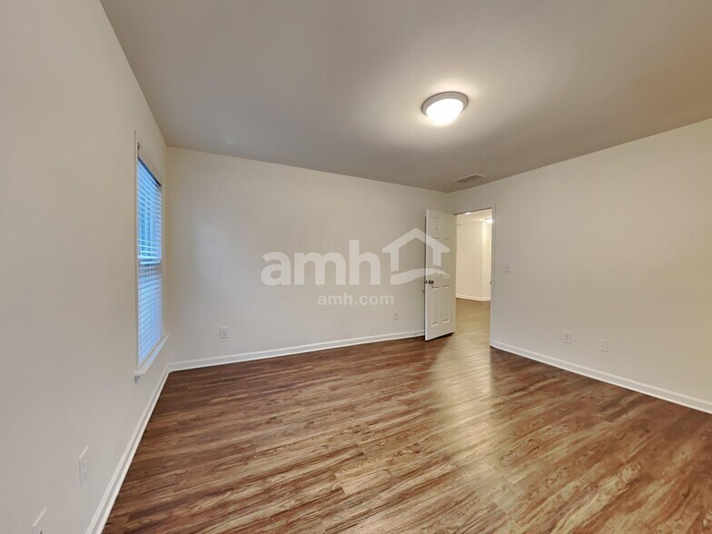 Building Photo - 277 Springs Xing