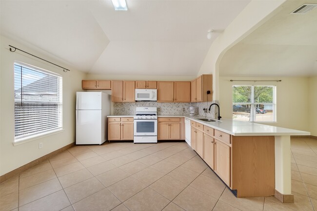 Building Photo - 19755 Cozy Cabbin Dr