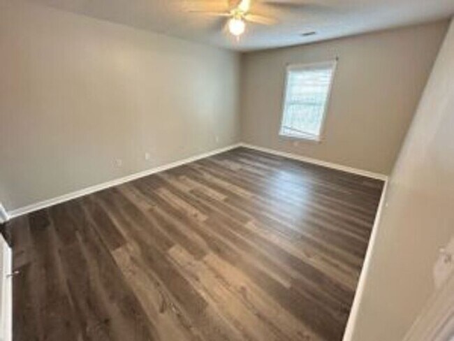 Building Photo - 220 Deer Hound Trail