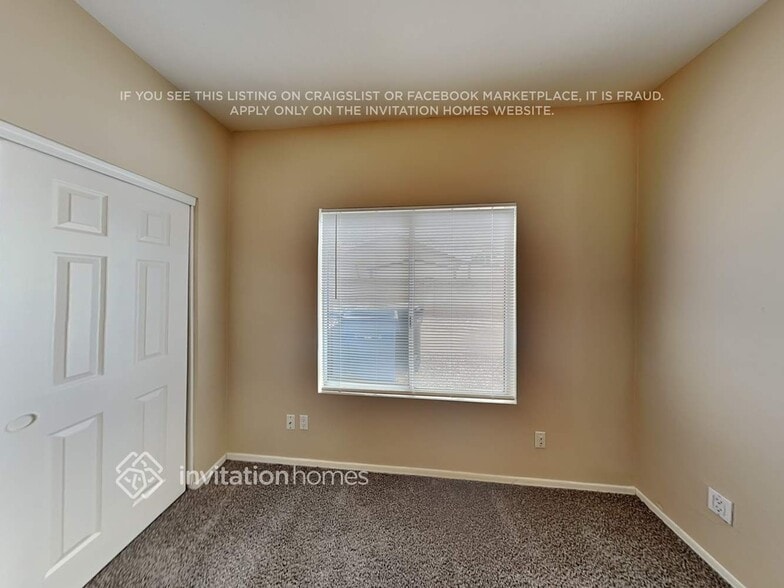 Building Photo - 1308 E Artesian Way