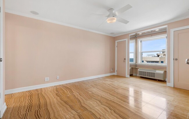 Building Photo - 360 shore Rd