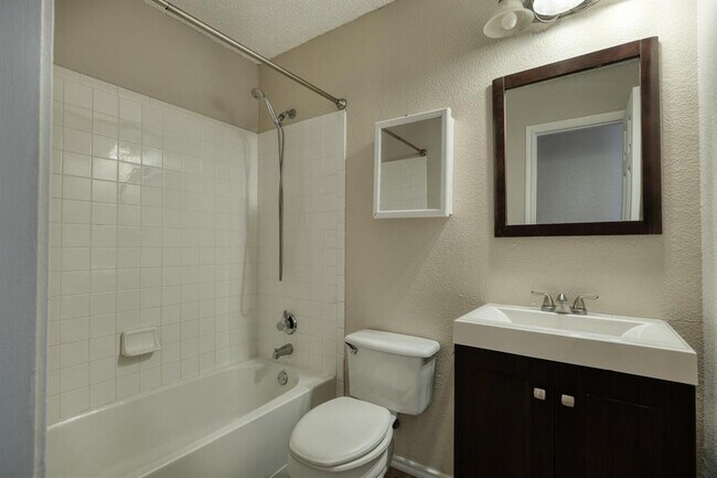 Building Photo - 3205 Settlement Dr