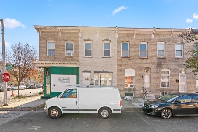 Building Photo - 2429 Ashland Ave