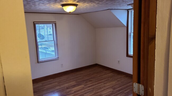Building Photo - 422 N Ottokee St