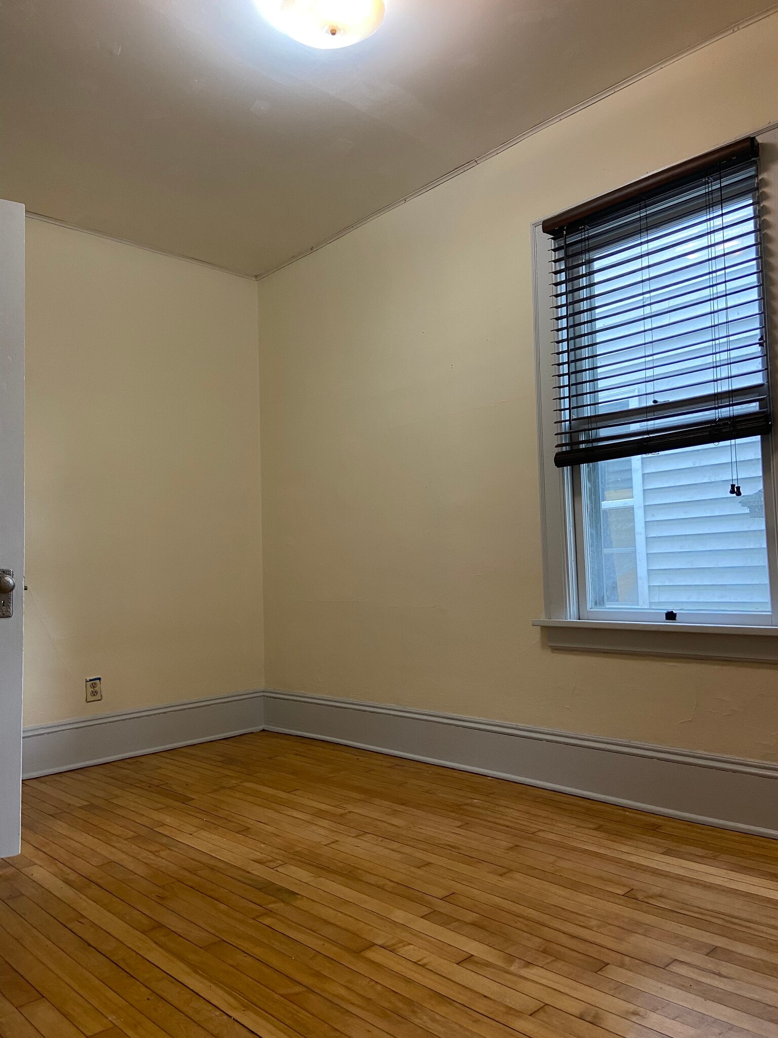 Back bedroom - 811 E Hadley St