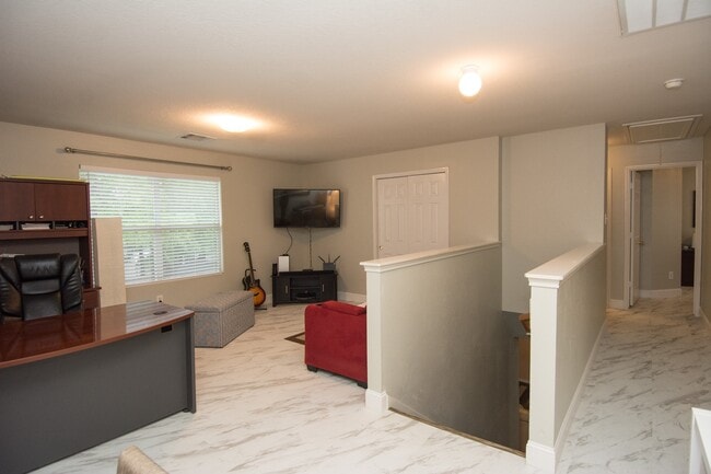 Building Photo - 16933 Scenic Knoll