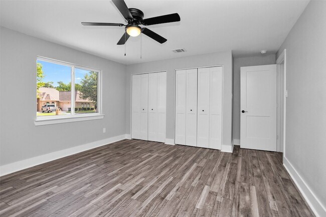 Building Photo - 101 April Point Pl