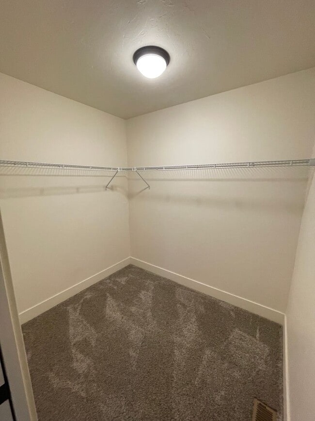 Building Photo - Beautiful Pet Friendly Home