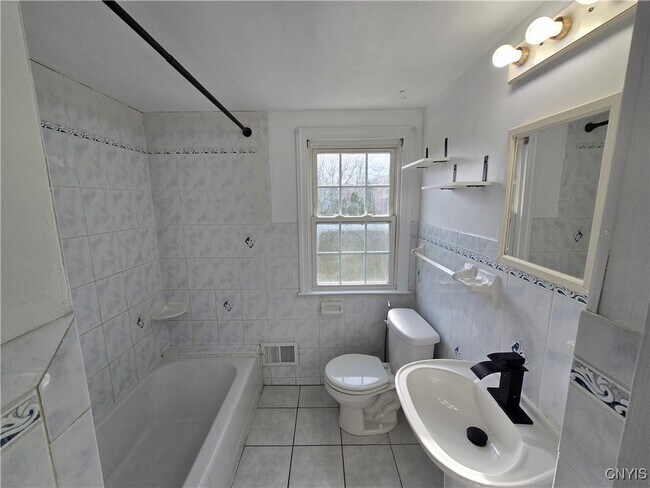 Building Photo - 532 Orwood Pl