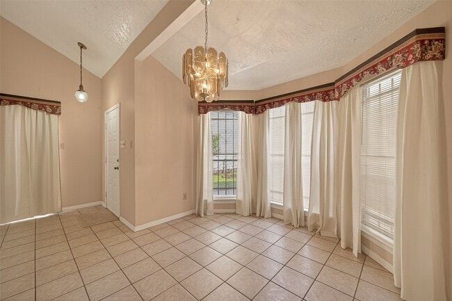 Building Photo - 11866 Plumbrook Dr