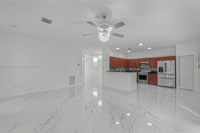 Building Photo - 642 SE 37th Pl