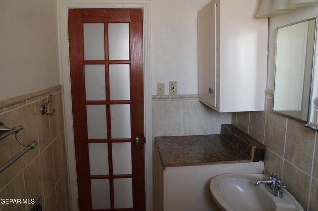 Building Photo - 9201 Mt Shasta Dr