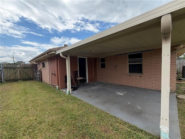 Building Photo - 140 Johns Hopkins Dr
