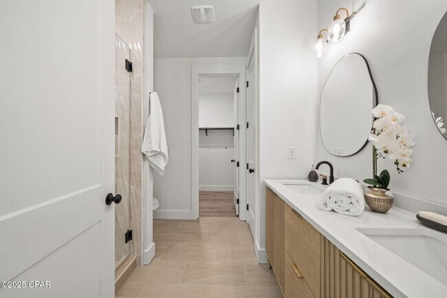 Building Photo - 145 Manistee Dr