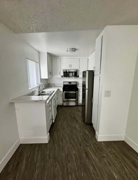Building Photo - Studio City Mid Rise
