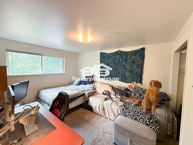 Building Photo - 4565 Moorhead Ave