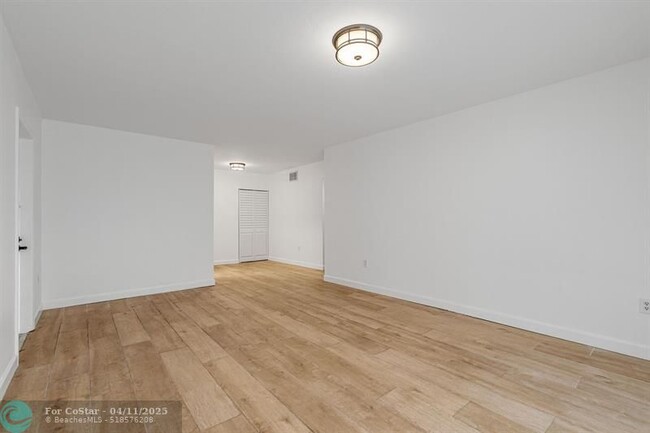 Building Photo - 7831 SW 56th St
