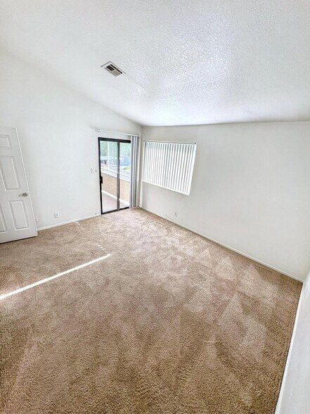 Building Photo - 5076 S Rainbow Blvd