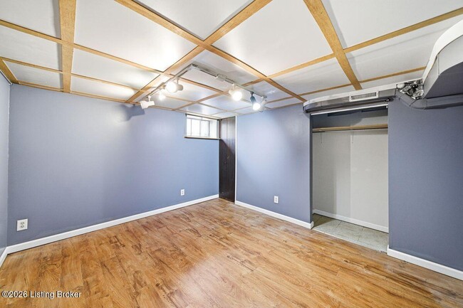 Building Photo - 1209 Valley Dr