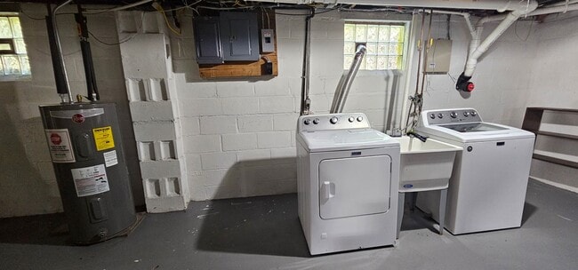 Building Photo - Amazing House with Large Lot in Franklin Village