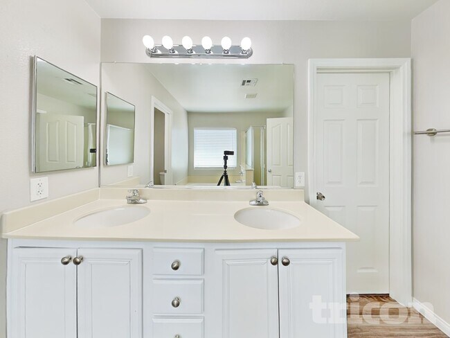 Building Photo - 129 Snow Dome Ave