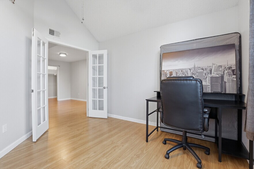 Building Photo - 8327 S Upham Way