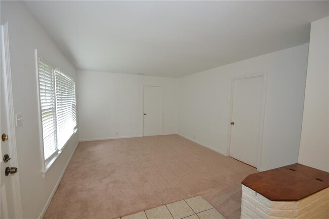 Building Photo - 1211 Ridgemont Dr