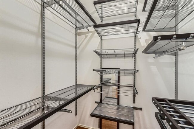 Building Photo - 9100 Mountain Ridge Dr