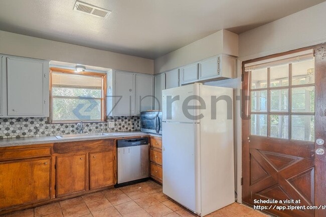 Building Photo - 7515 Carl Rd Ext