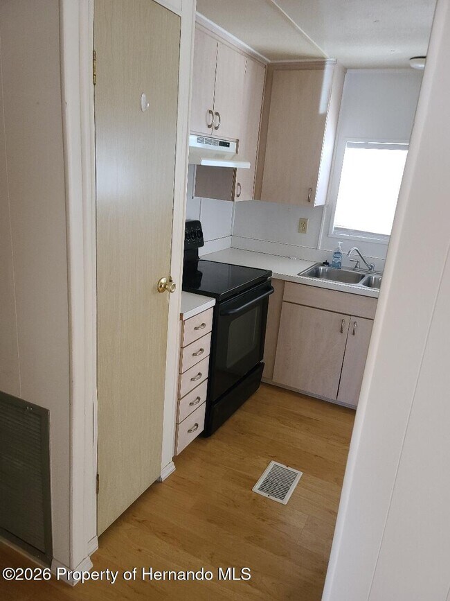 Building Photo - 15466 Brookridge Blvd