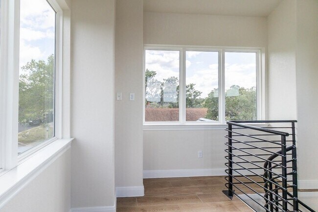 Building Photo - 1406 Prospect Cir