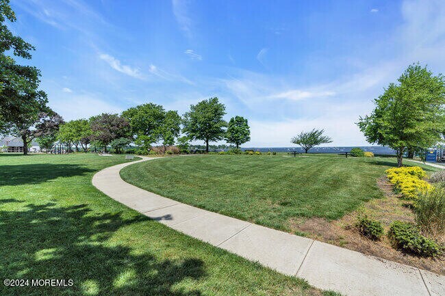 Building Photo - 30 Cedar St