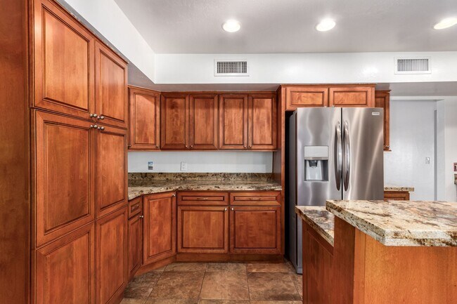 Building Photo - 2321 E Enid Cir