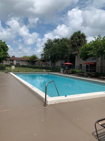 Building Photo - 8850 Royal Palm Blvd