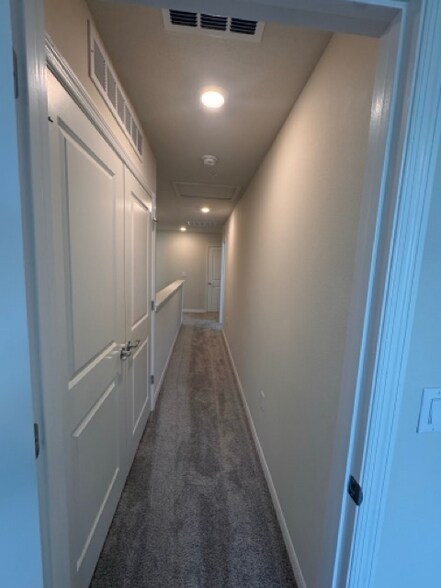 Building Photo - 3122 Emerald Acrs Ln