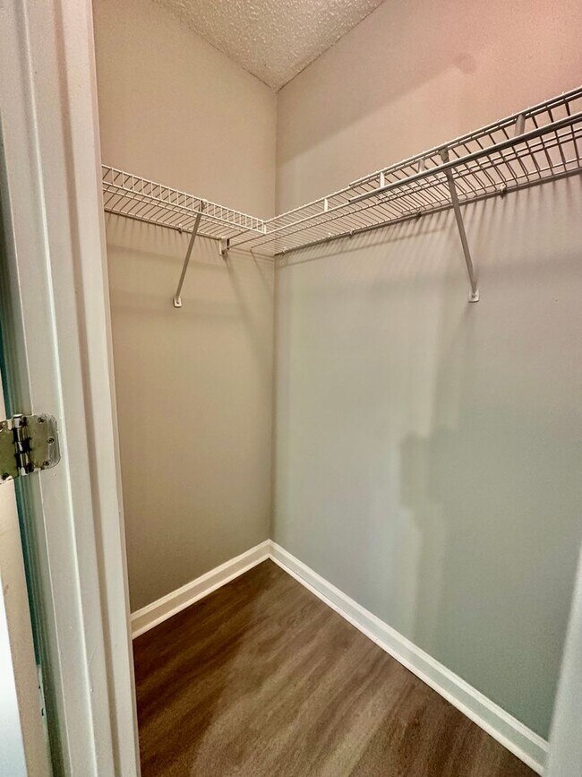 Building Photo - Dallas Rental