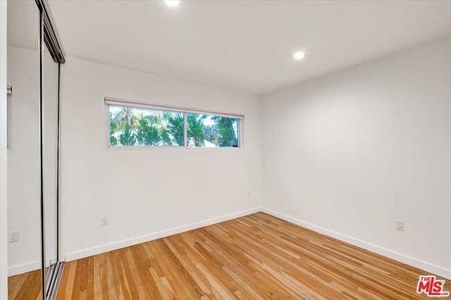 Building Photo - 5400 W 82nd St